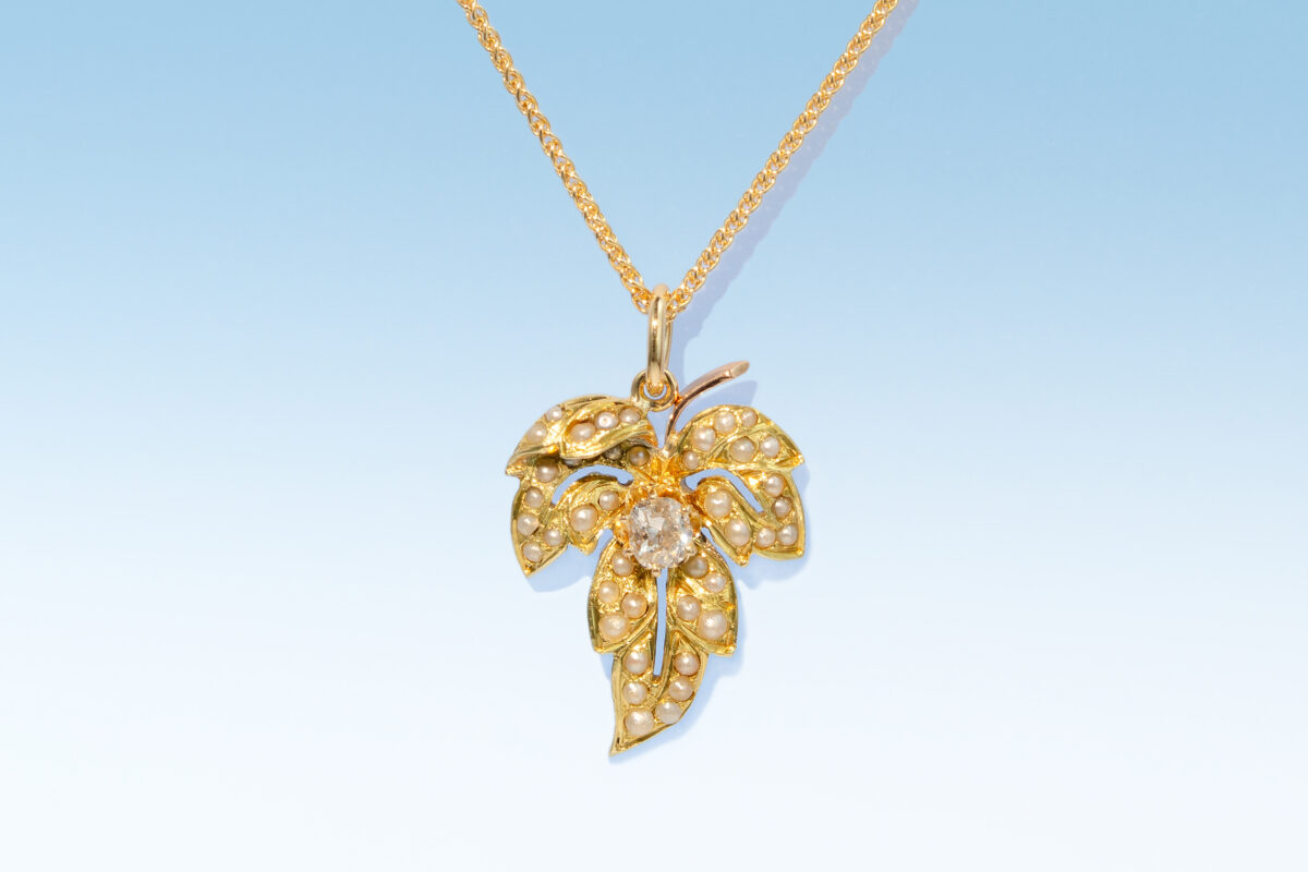 Anhaenger blatt diamant perlen