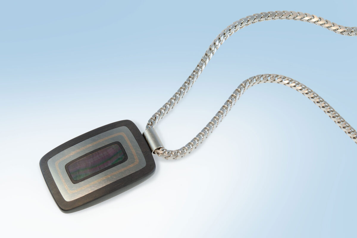 Anhaenger carbon perlmutt