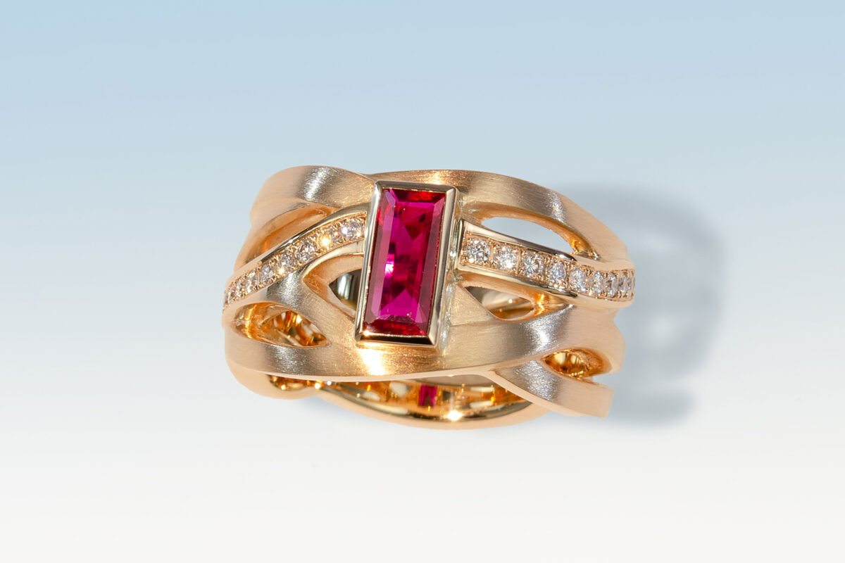Ring rotgold rubin baguette diam
